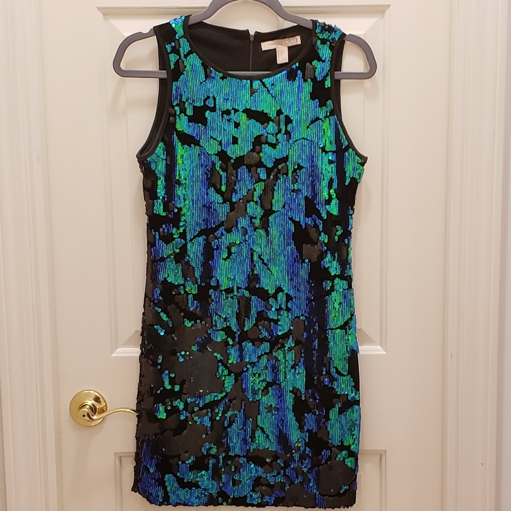 4/$25 🥂 Fitted Sequins Dress - Picture 2 of 5
